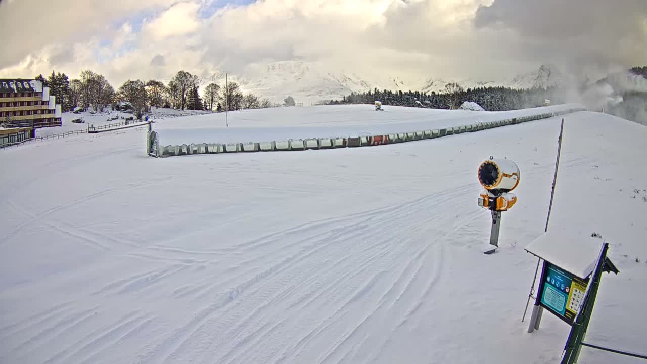 Loudenvielle, Val Louron Ski Center Live Cam - Bagnères-de-Bigorre, Hautes-Pyrenees, Occitanie, France