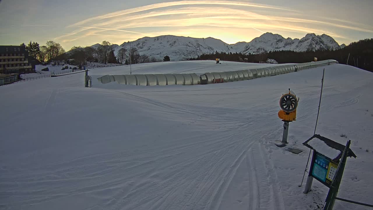 Loudenvielle, Val Louron Ski Center Live Cam - Bagnères-de-Bigorre, Hautes-Pyrenees, Occitanie, France