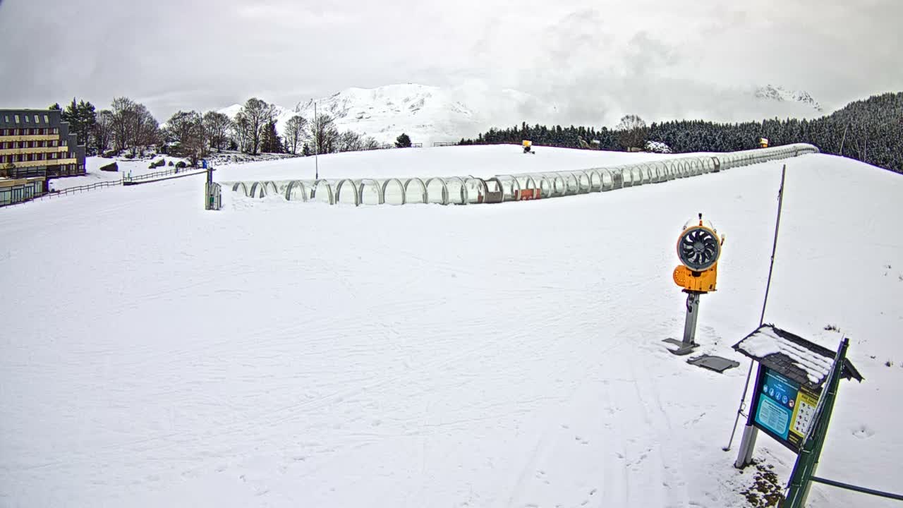 Loudenvielle, Val Louron Ski Center Live Cam - Bagnères-de-Bigorre, Hautes-Pyrenees, Occitanie, France