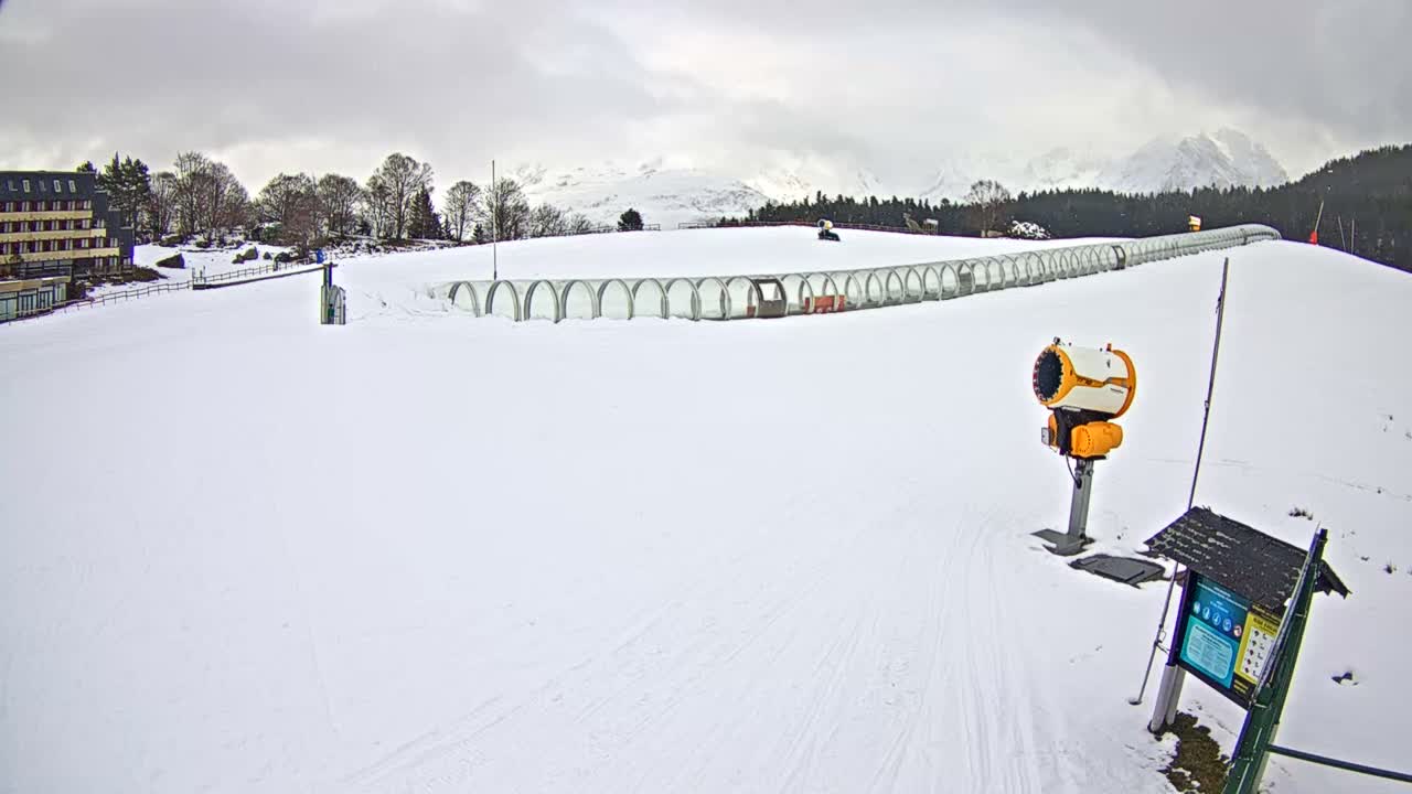 Loudenvielle, Val Louron Ski Center Live Cam - Bagnères-de-Bigorre, Hautes-Pyrenees, Occitanie, France