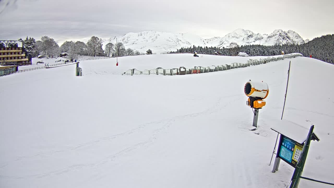 Loudenvielle, Val Louron Ski Center Live Cam - Bagnères-de-Bigorre, Hautes-Pyrenees, Occitanie, France