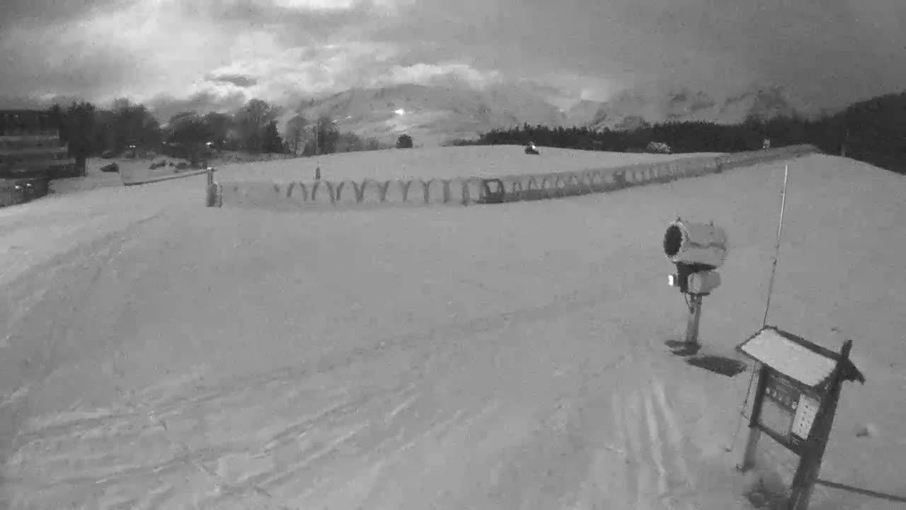 Loudenvielle, Val Louron Ski Center Live Cam - Bagnères-de-Bigorre, Hautes-Pyrenees, Occitanie, France