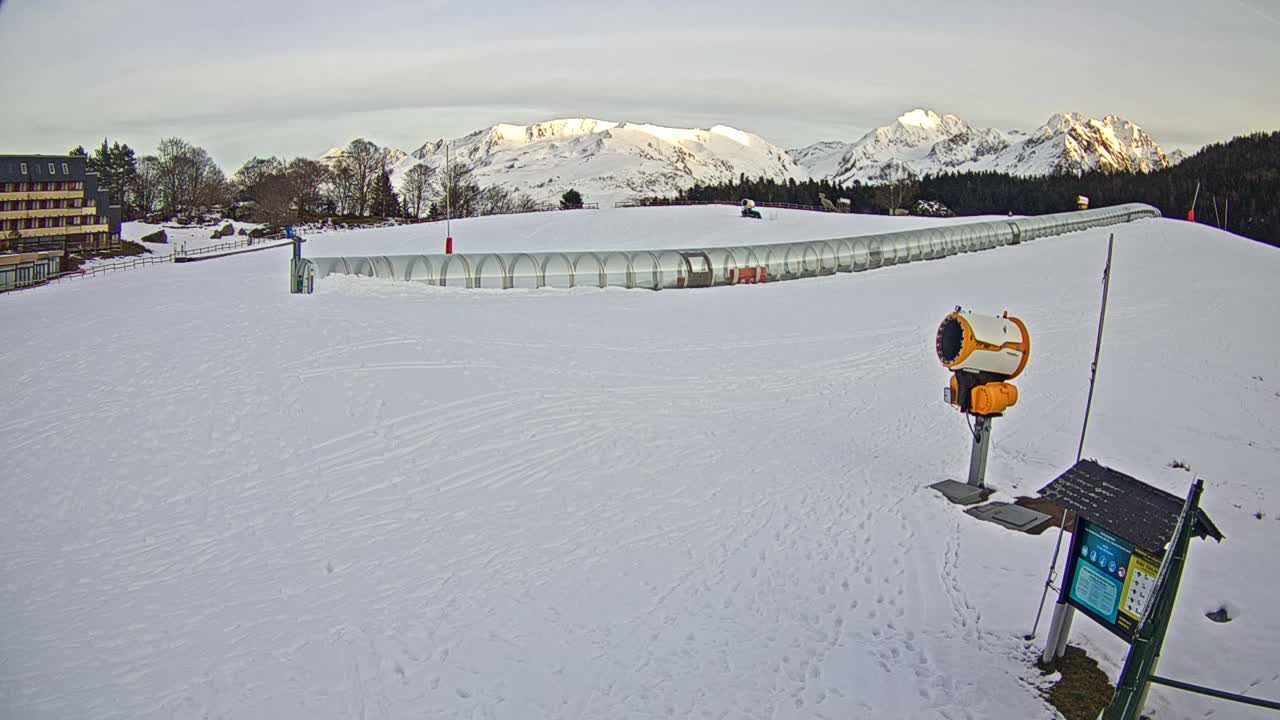 Loudenvielle, Val Louron Ski Center Live Cam - Bagnères-de-Bigorre, Hautes-Pyrenees, Occitanie, France