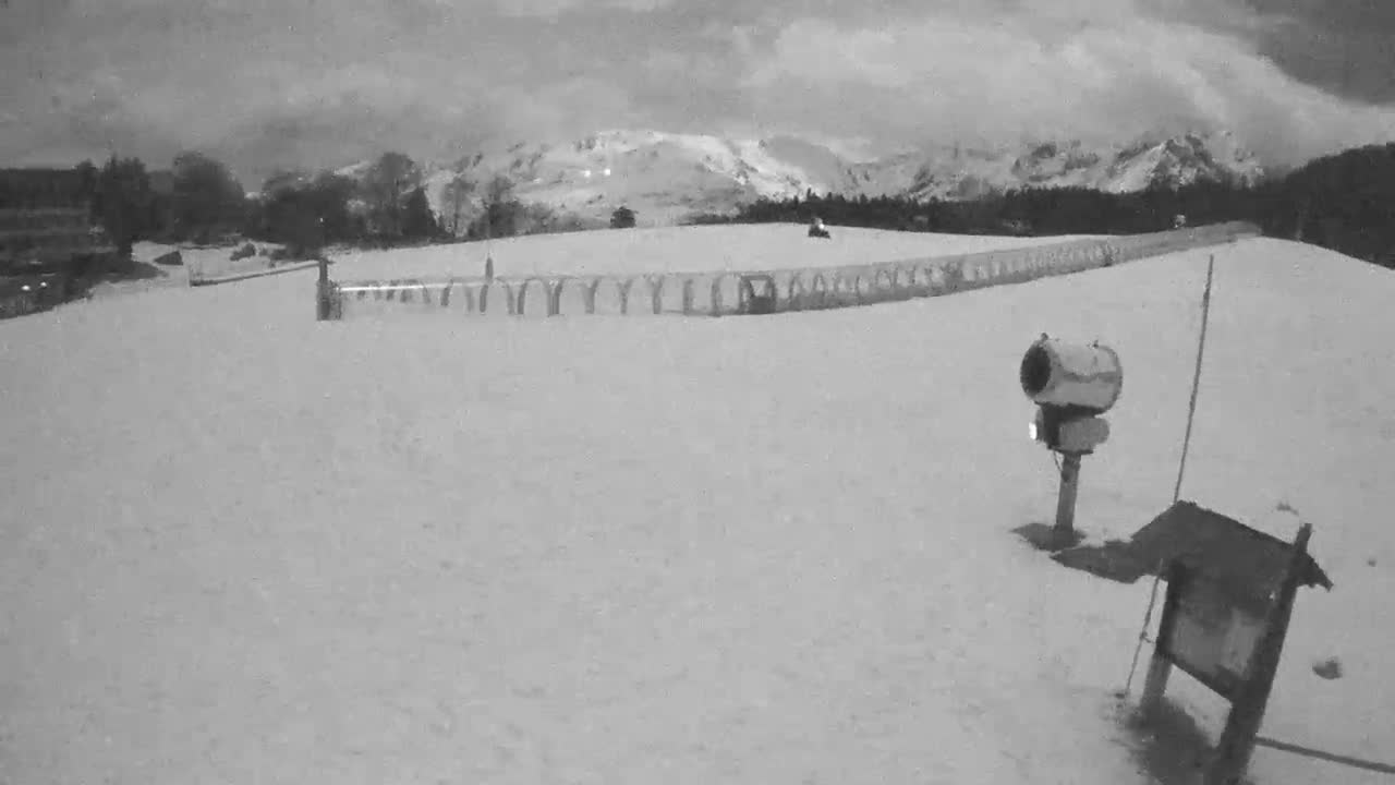 Loudenvielle, Val Louron Ski Center Live Cam - Bagnères-de-Bigorre, Hautes-Pyrenees, Occitanie, France