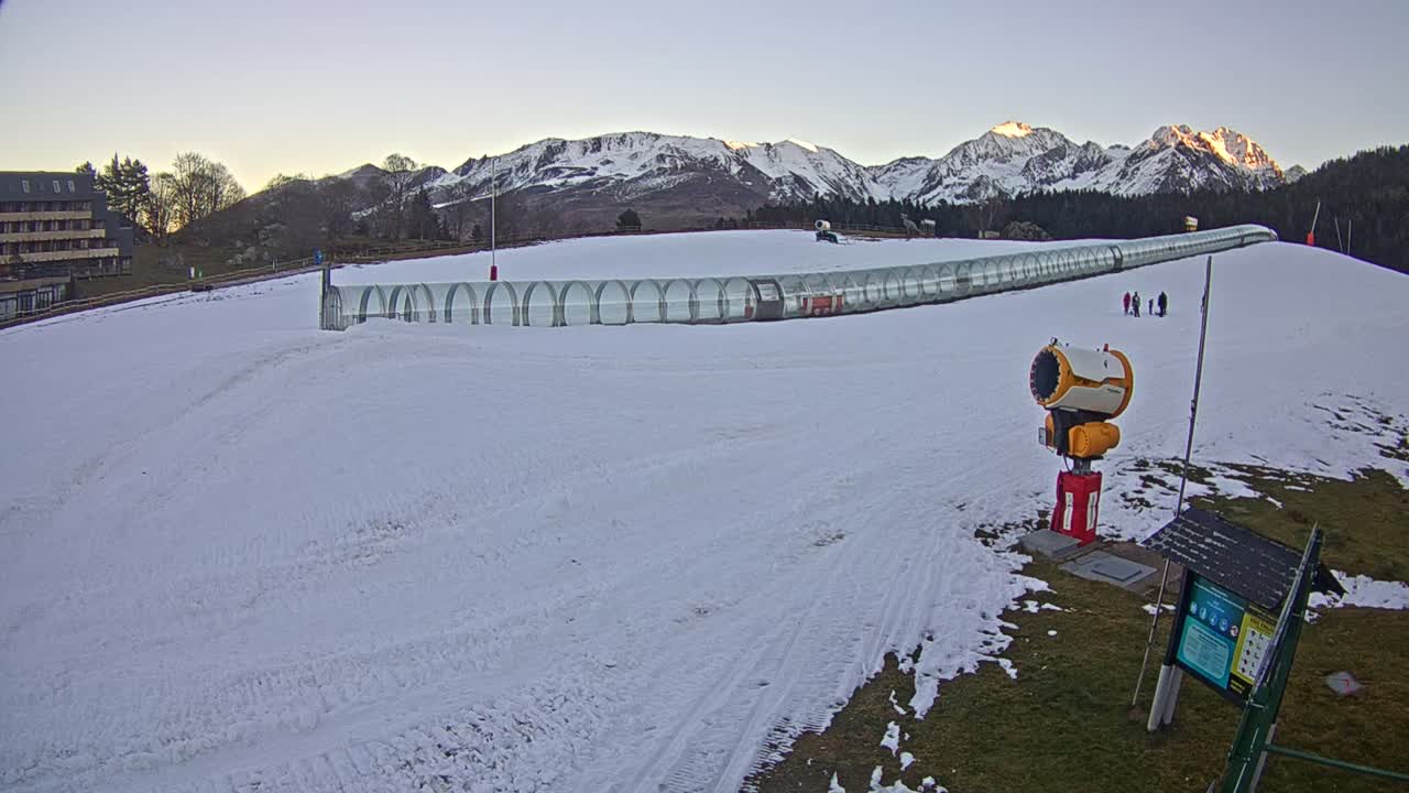 Loudenvielle, Val Louron Ski Center Live Cam - Bagnères-de-Bigorre, Hautes-Pyrenees, Occitanie, France