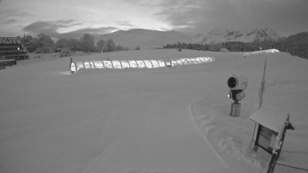 Loudenvielle, Val Louron Ski Center Live Cam - Bagnères-de-Bigorre, Hautes-Pyrenees, Occitanie, France