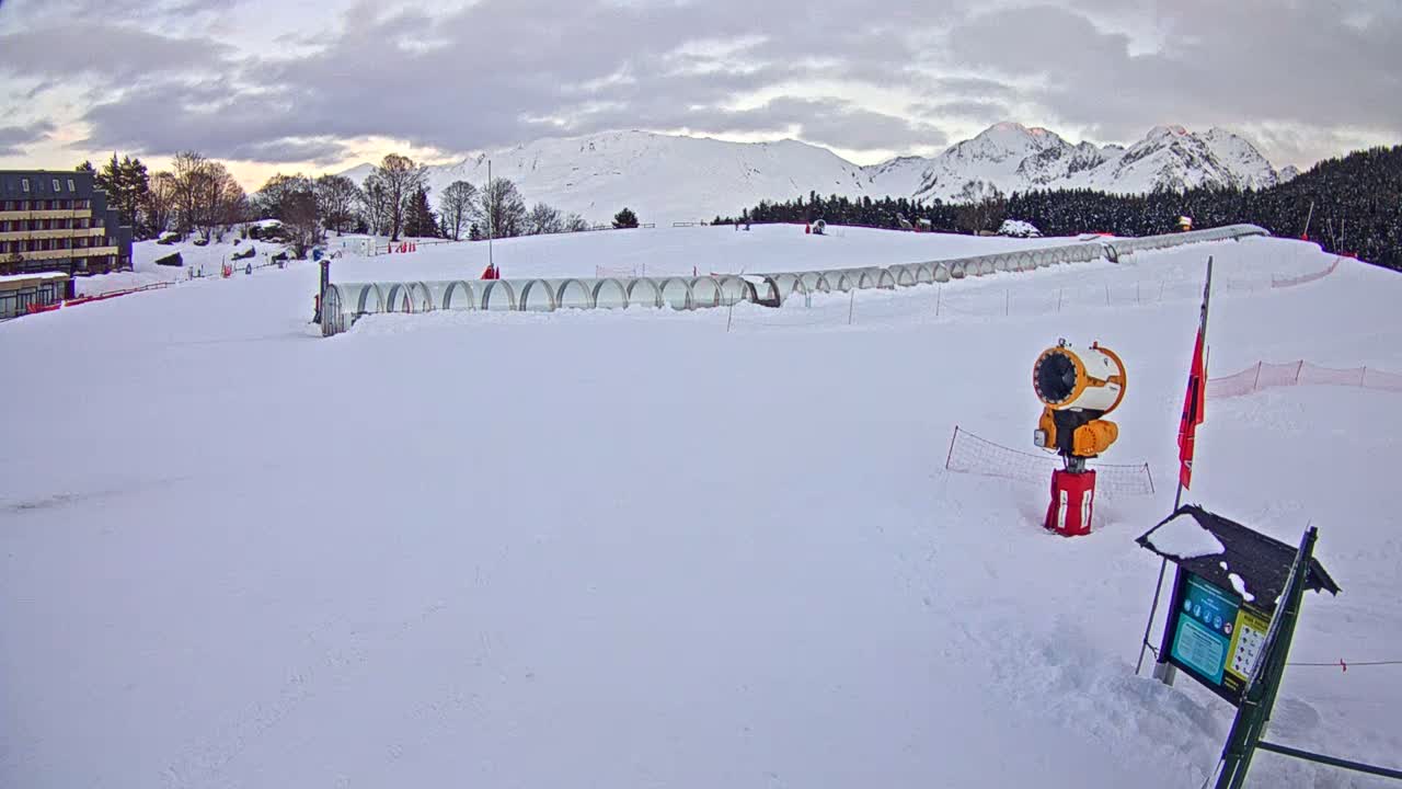Loudenvielle, Val Louron Ski Center Live Cam - Bagnères-de-Bigorre, Hautes-Pyrenees, Occitanie, France