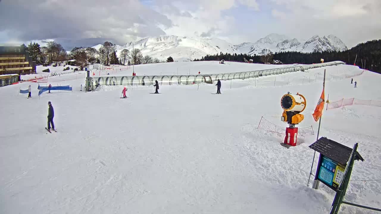Loudenvielle, Val Louron Ski Center Live Cam - Bagnères-de-Bigorre, Hautes-Pyrenees, Occitanie, France