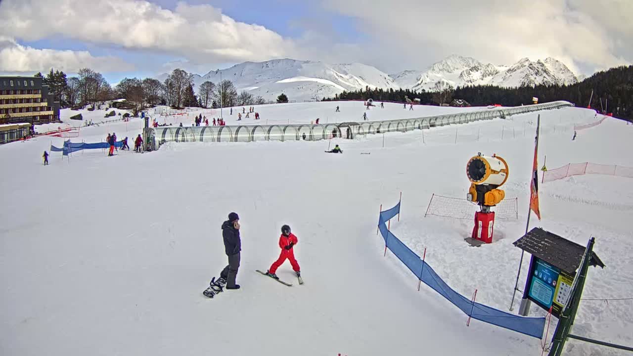 Loudenvielle, Val Louron Ski Center Live Cam - Bagnères-de-Bigorre, Hautes-Pyrenees, Occitanie, France
