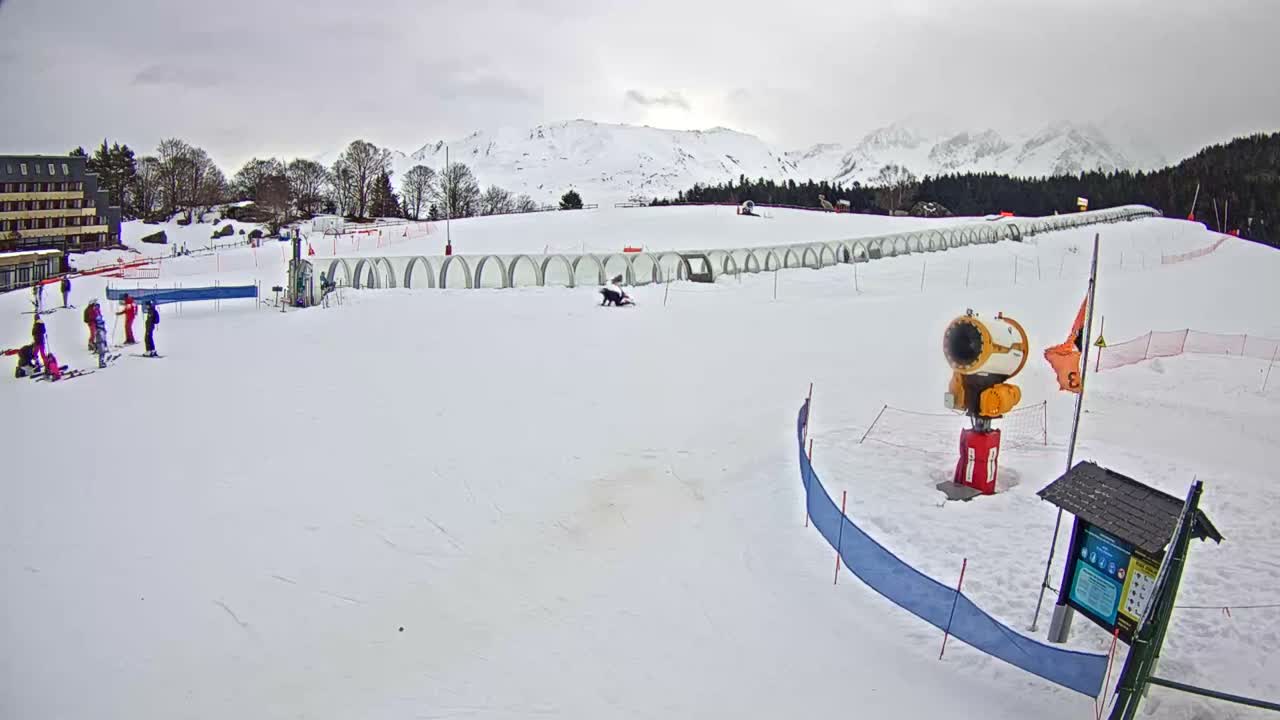 Loudenvielle, Val Louron Ski Center Live Cam - Bagnères-de-Bigorre, Hautes-Pyrenees, Occitanie, France