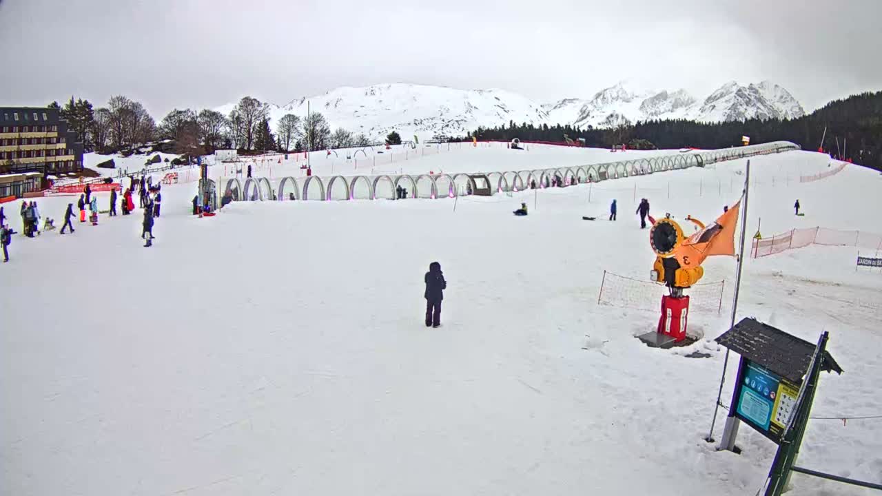 Loudenvielle, Val Louron Ski Center Live Cam - Bagnères-de-Bigorre, Hautes-Pyrenees, Occitanie, France