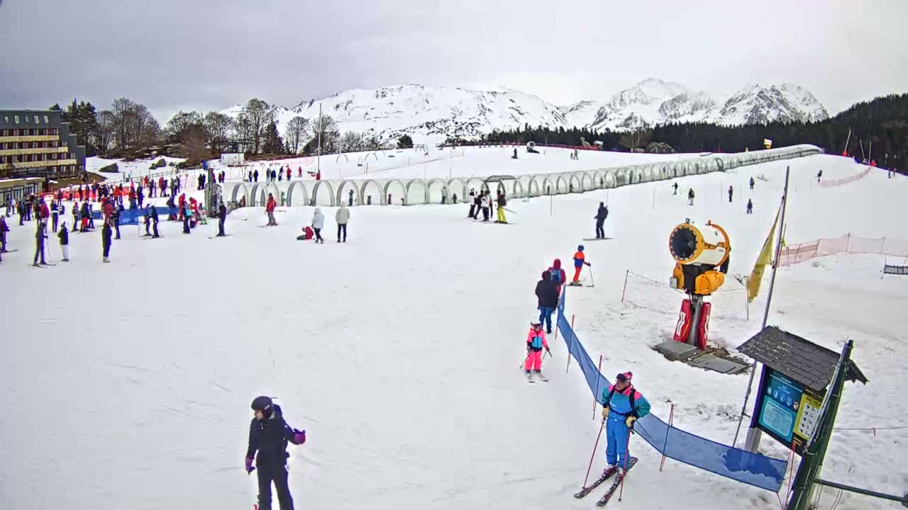 Loudenvielle, Val Louron Ski Center Live Cam - Bagnères-de-Bigorre, Hautes-Pyrenees, Occitanie, France