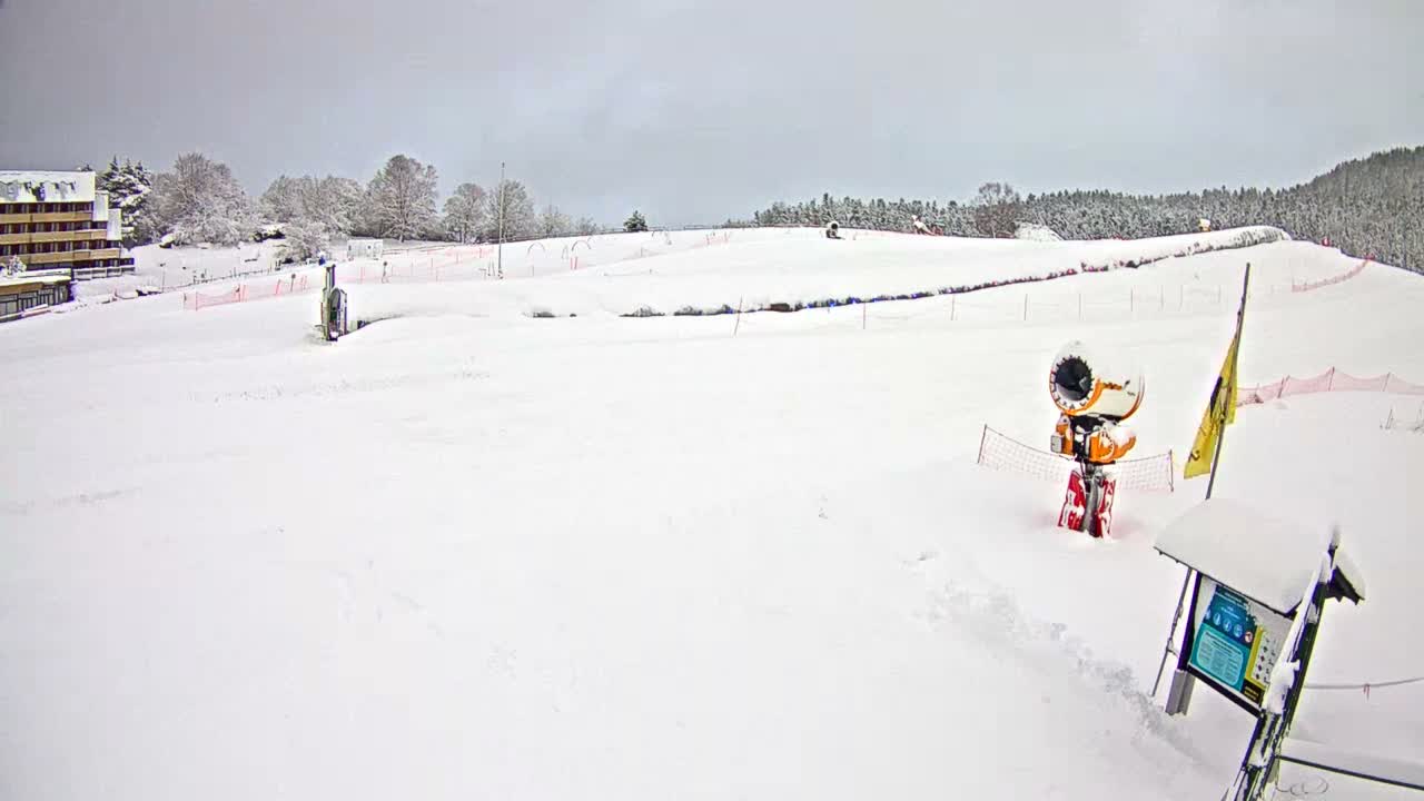 Loudenvielle, Val Louron Ski Center Live Cam - Bagnères-de-Bigorre, Hautes-Pyrenees, Occitanie, France