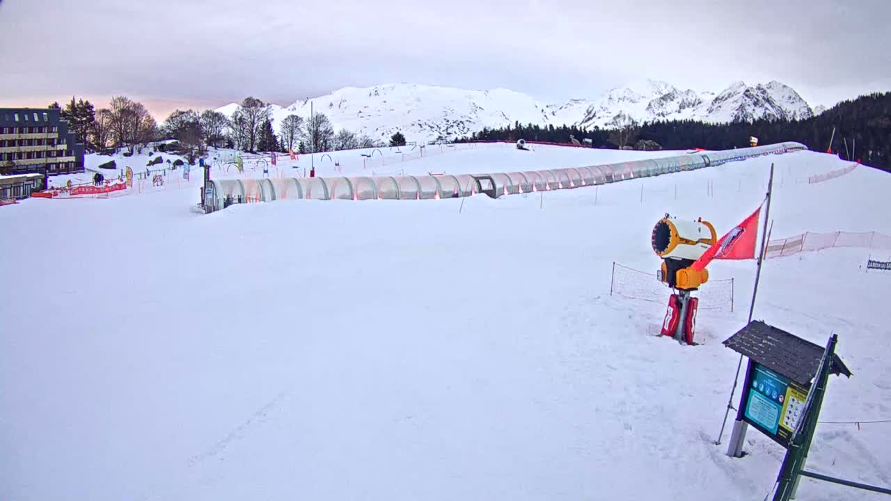 Loudenvielle, Val Louron Ski Center Live Cam - Bagnères-de-Bigorre, Hautes-Pyrenees, Occitanie, France