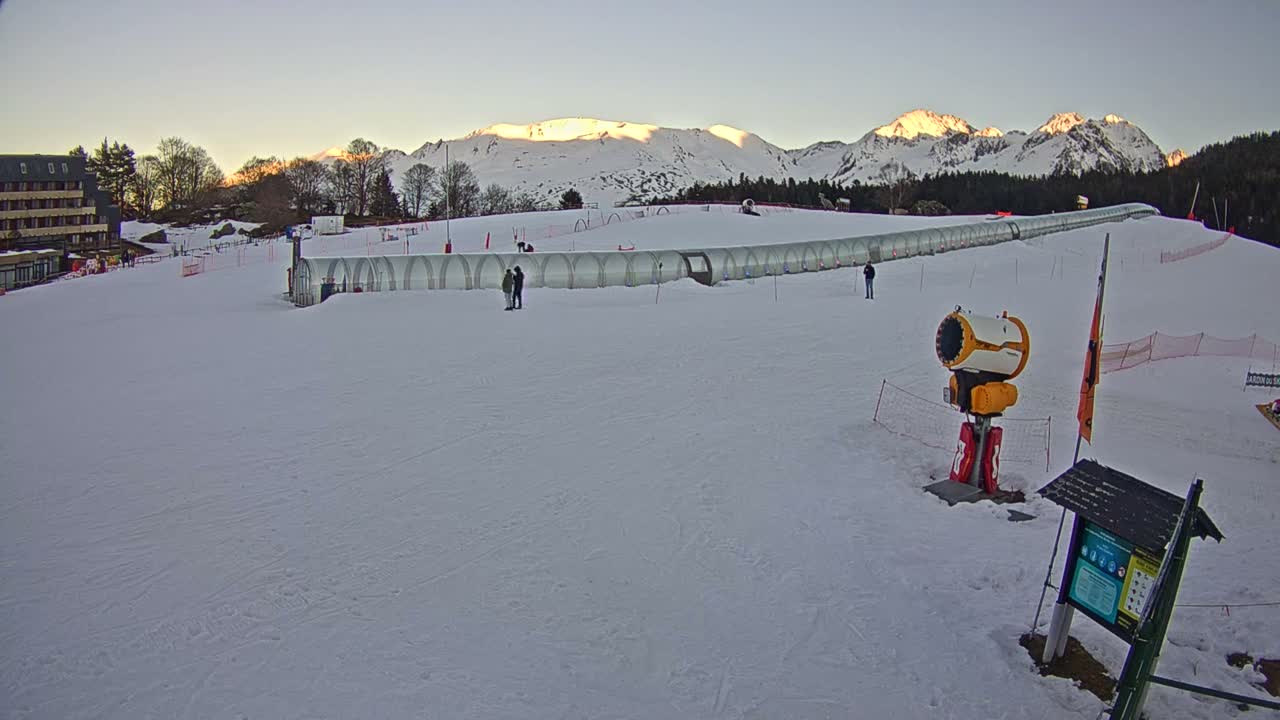Loudenvielle, Val Louron Ski Center Live Cam - Bagnères-de-Bigorre, Hautes-Pyrenees, Occitanie, France