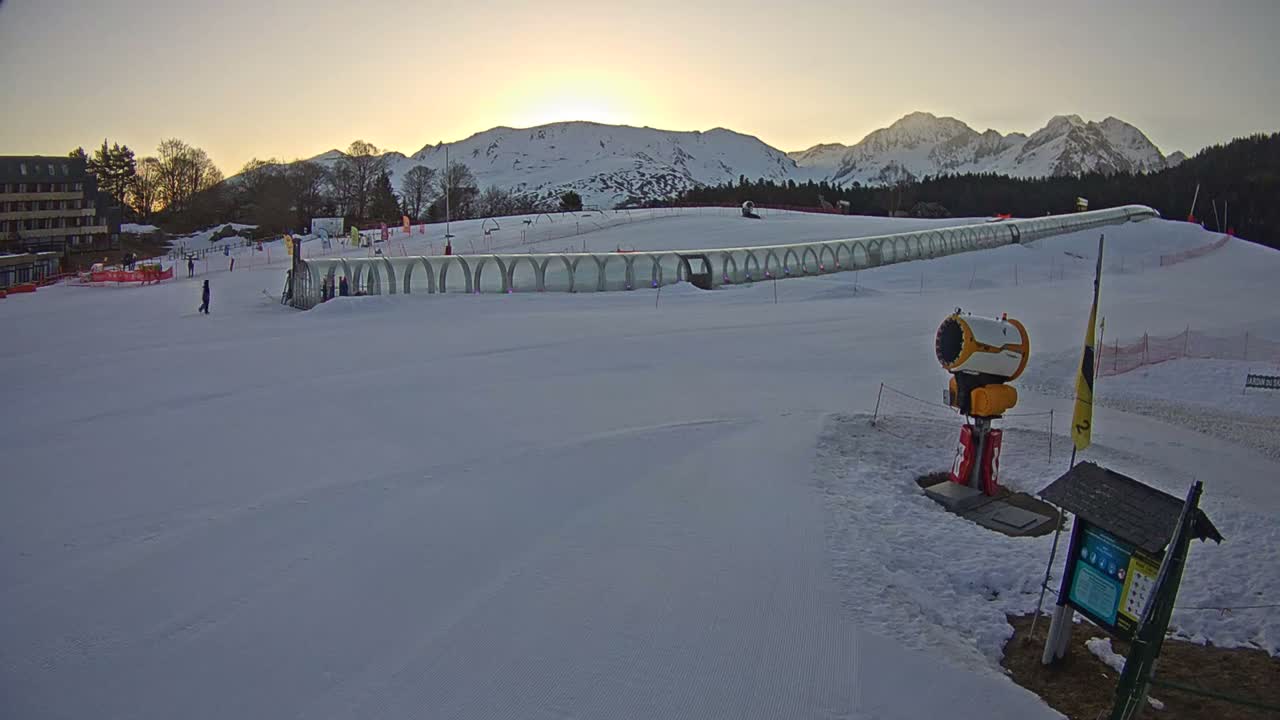 Loudenvielle, Val Louron Ski Center Live Cam - Bagnères-de-Bigorre, Hautes-Pyrenees, Occitanie, France