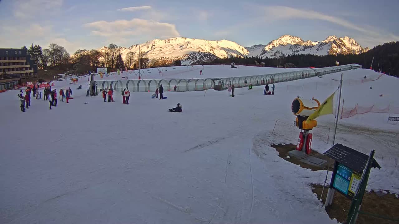 Loudenvielle, Val Louron Ski Center Live Cam - Bagnères-de-Bigorre, Hautes-Pyrenees, Occitanie, France