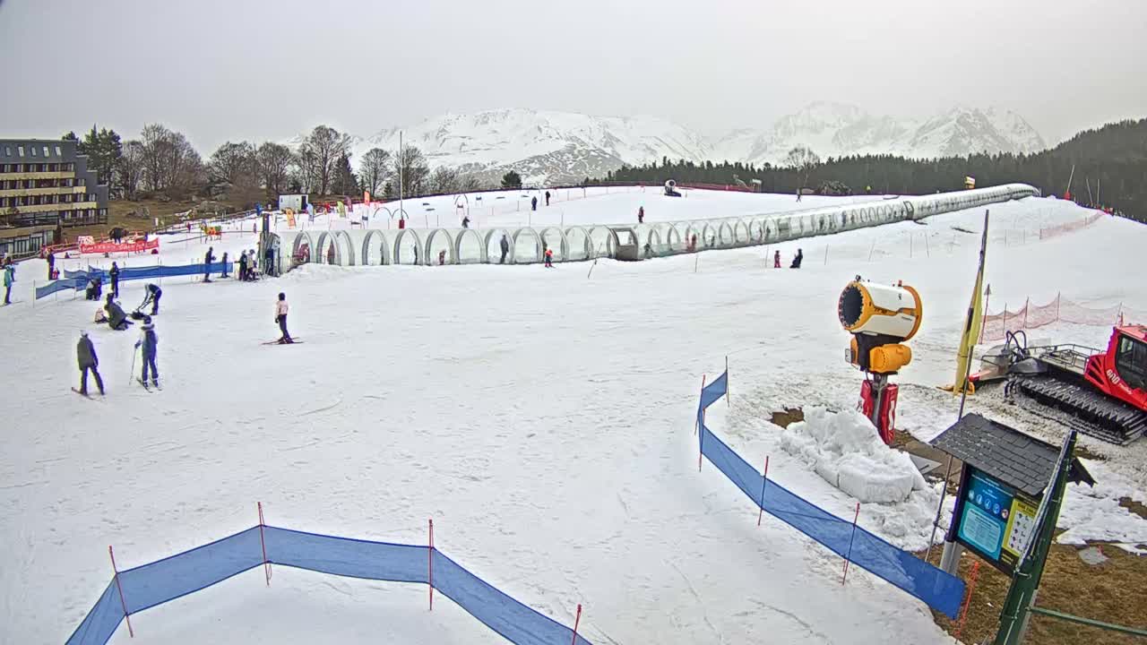 Loudenvielle, Val Louron Ski Center Live Cam - Bagnères-de-Bigorre, Hautes-Pyrenees, Occitanie, France