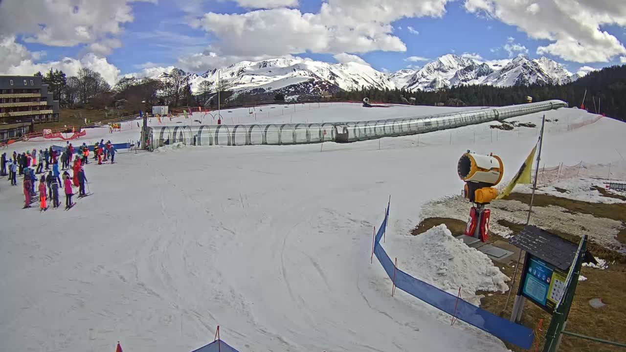 Loudenvielle, Val Louron Ski Center Live Cam - Bagnères-de-Bigorre, Hautes-Pyrenees, Occitanie, France
