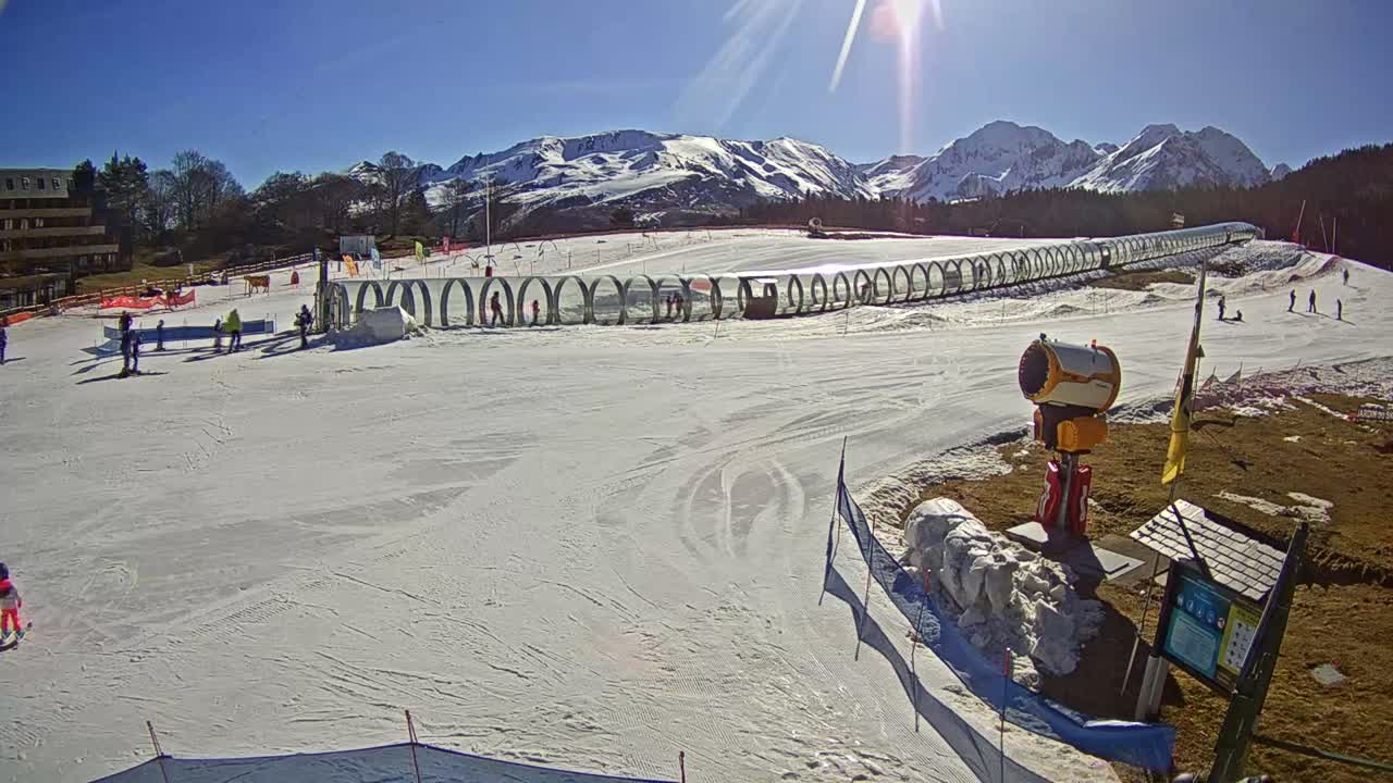 Loudenvielle, Val Louron Ski Center Live Cam - Bagnères-de-Bigorre, Hautes-Pyrenees, Occitanie, France