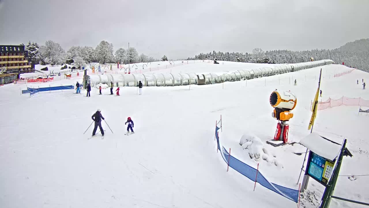Loudenvielle, Val Louron Ski Center Live Cam - Bagnères-de-Bigorre, Hautes-Pyrenees, Occitanie, France