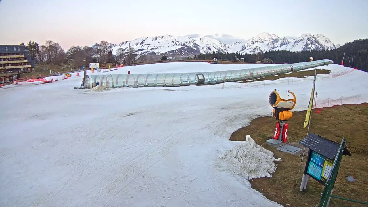 Loudenvielle, Val Louron Ski Center Live Cam - Bagnères-de-Bigorre, Hautes-Pyrenees, Occitanie, France