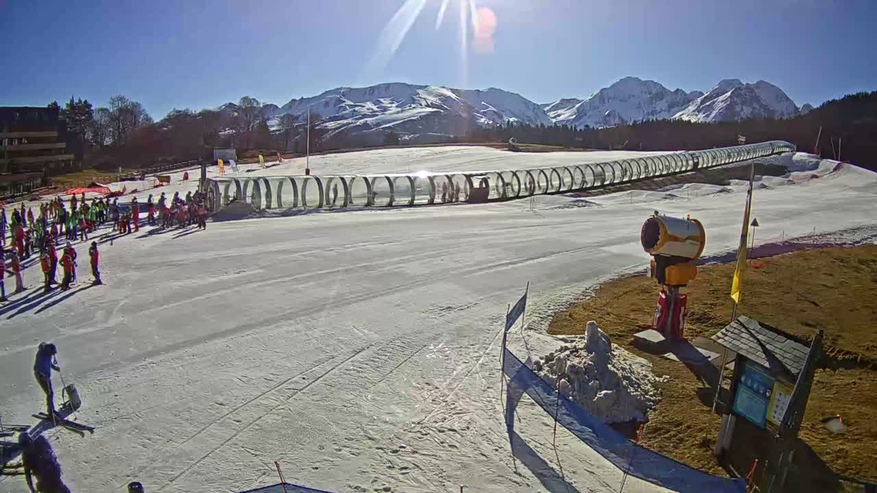 Loudenvielle, Val Louron Ski Center Live Cam - Bagnères-de-Bigorre, Hautes-Pyrenees, Occitanie, France