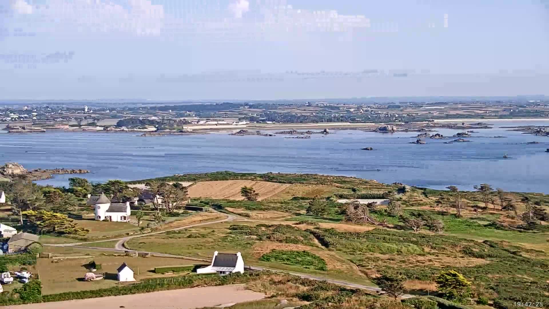 Ile de Batz Island & French Mainland Skyline View Live Cam - Morlaix, Finistère, Bretagne, France