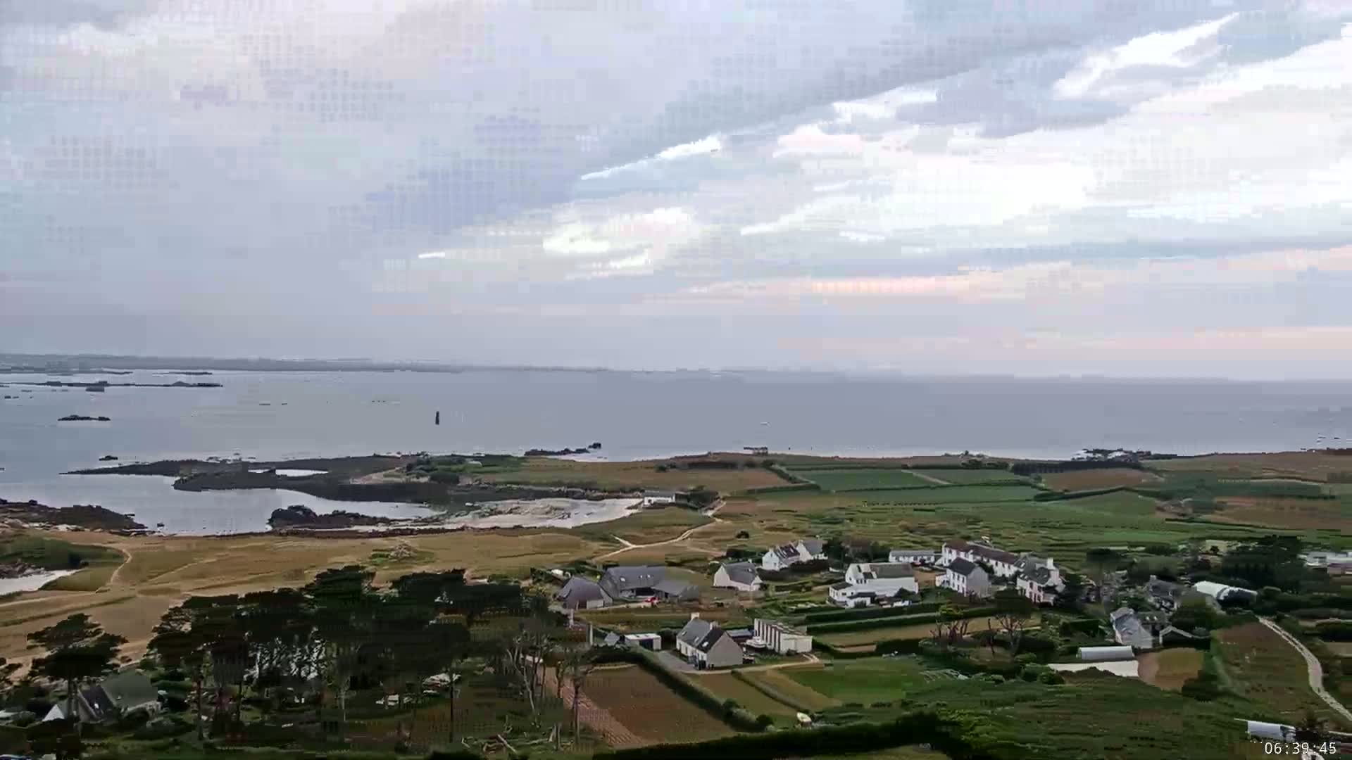 Ile de Batz Island & French Mainland Skyline View Live Cam - Morlaix, Finistère, Bretagne, France