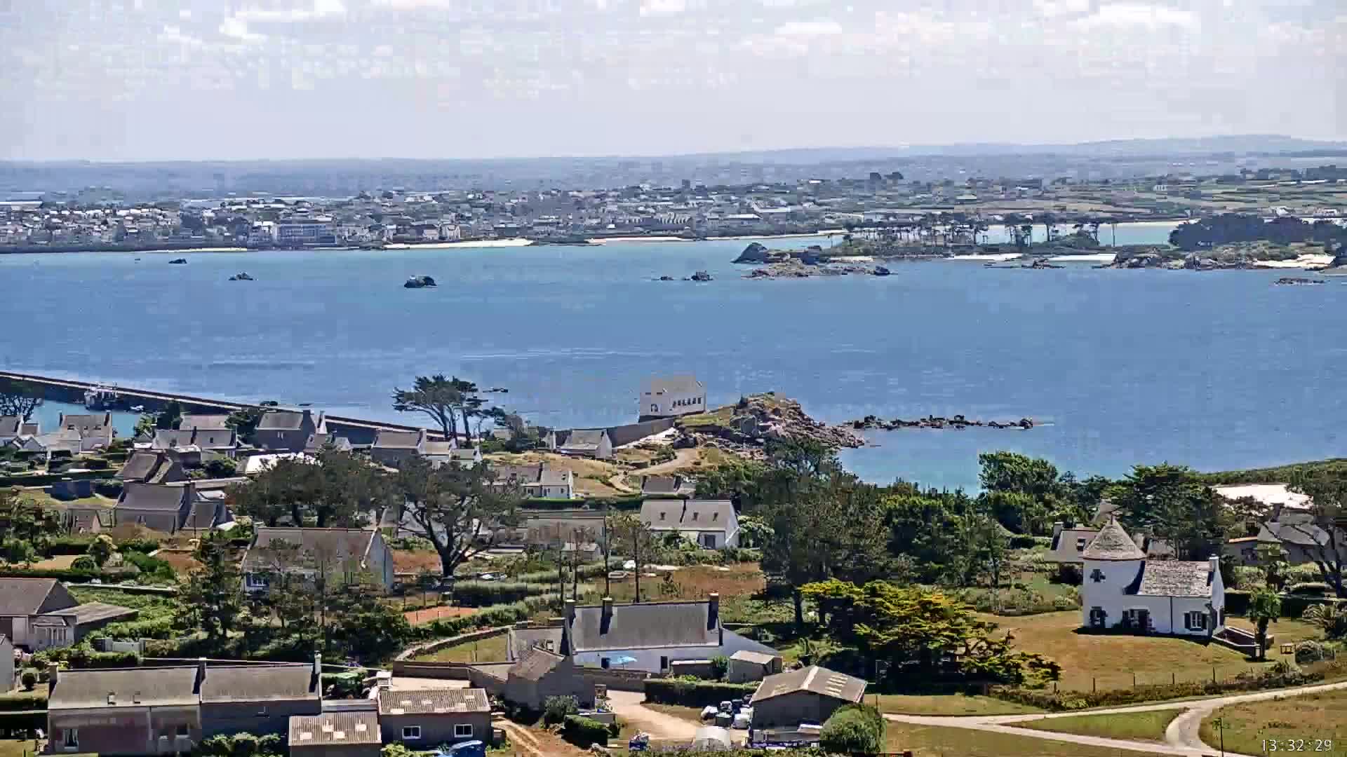 Ile de Batz Island & French Mainland Skyline View Live Cam - Morlaix, Finistère, Bretagne, France