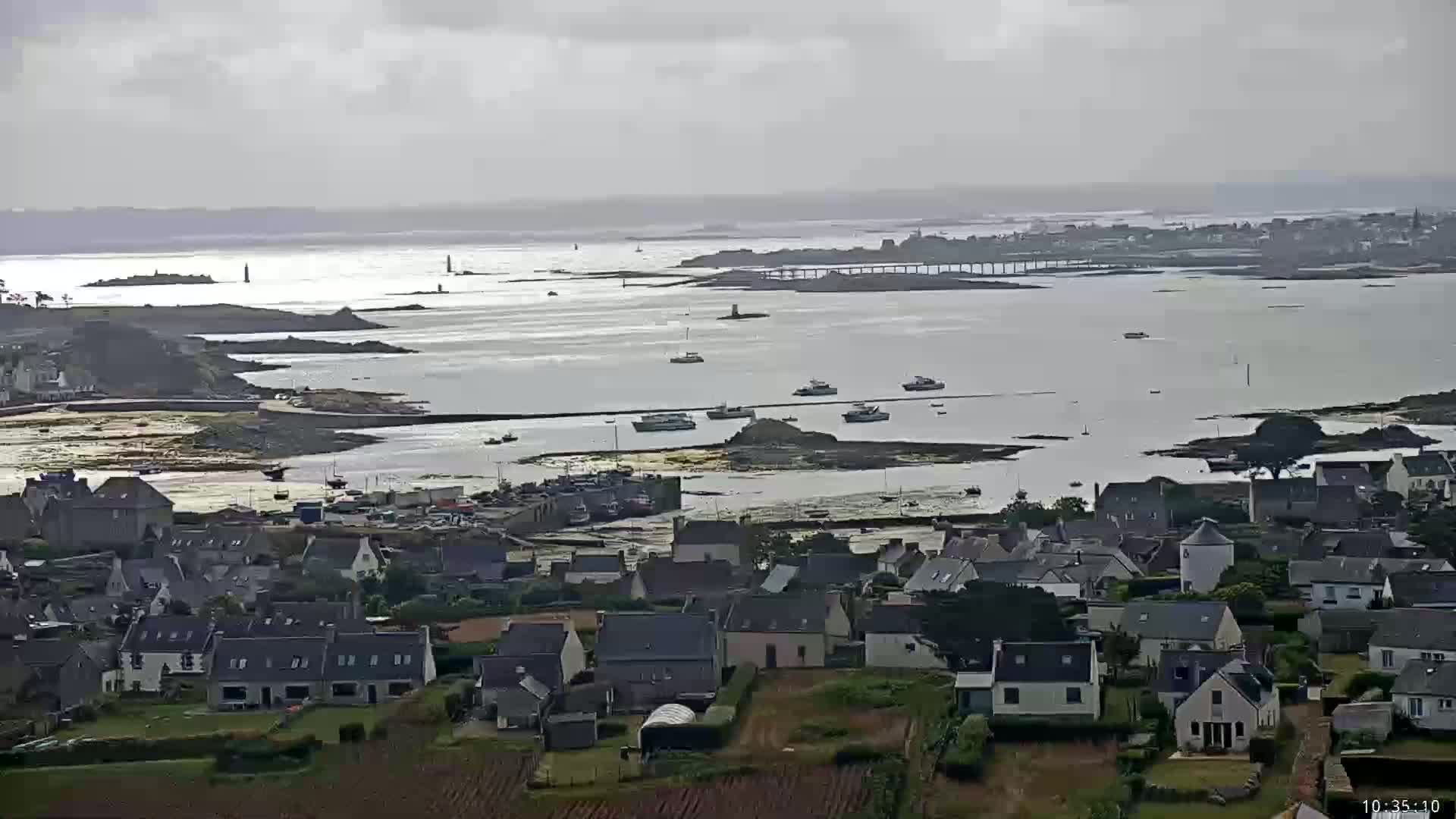 Ile de Batz Island & French Mainland Skyline View Live Cam - Morlaix, Finistère, Bretagne, France