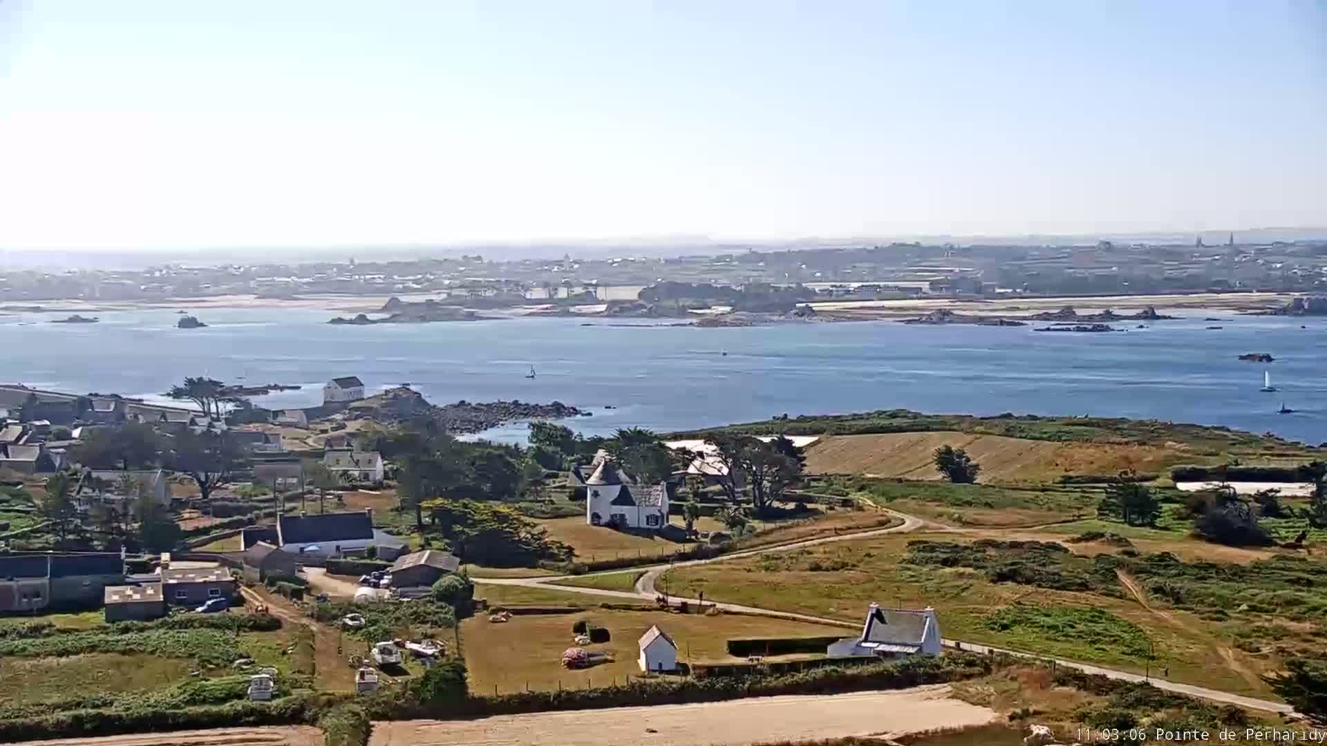 Ile de Batz Island & French Mainland Skyline View Live Cam - Morlaix, Finistère, Bretagne, France