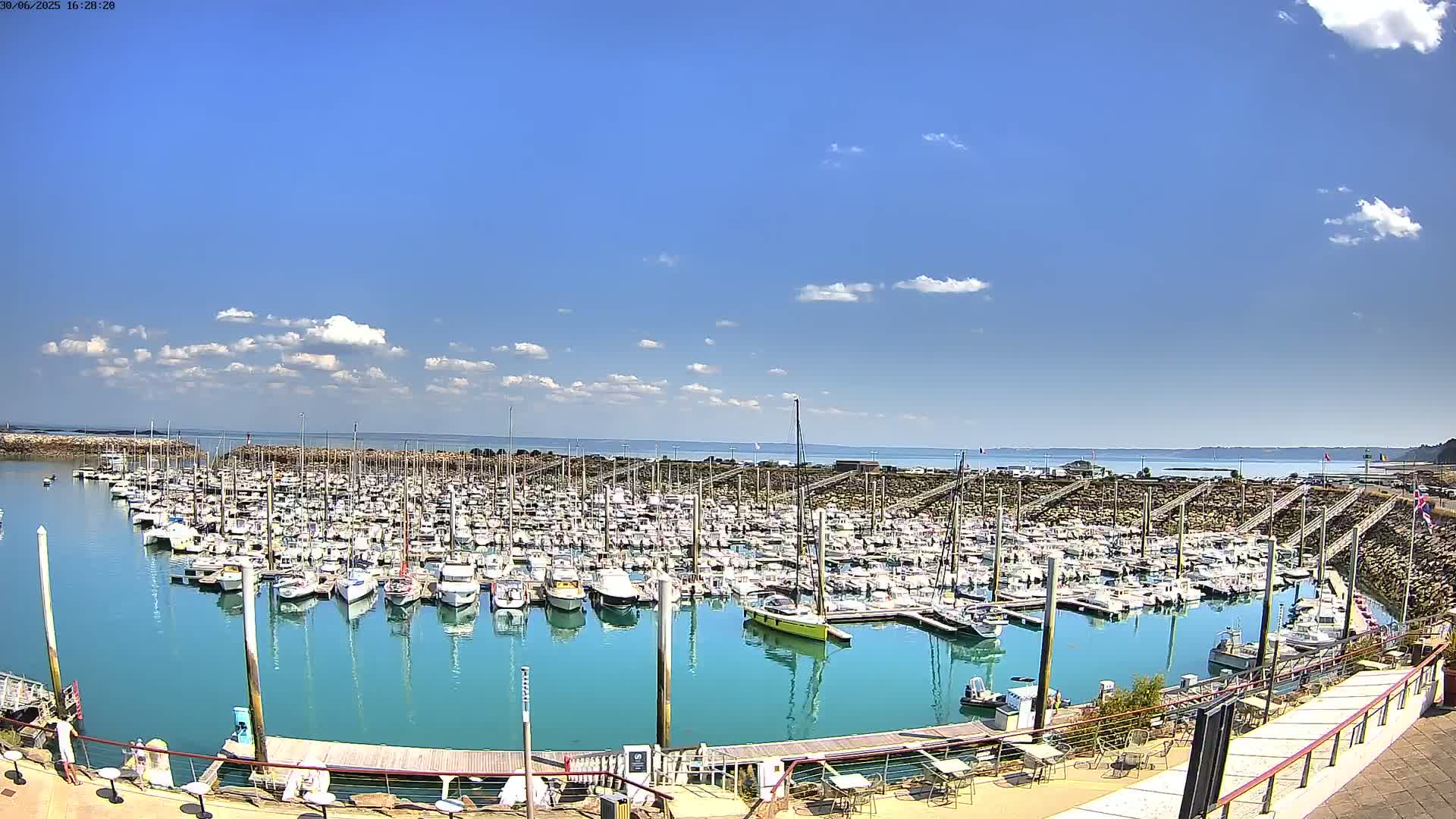 Saint-Quay-Portrieux Port & Marine Live Cam - Saint-Breiuc, Cotes-d'Armor, Bretagne, France