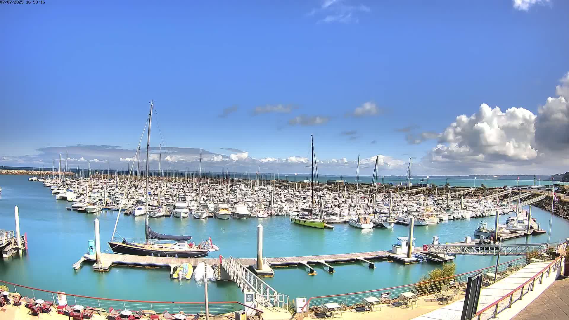 Saint-Quay-Portrieux Port & Marine Live Cam - Saint-Breiuc, Cotes-d'Armor, Bretagne, France