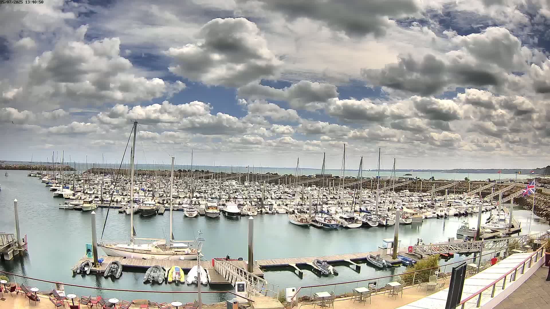 Saint-Quay-Portrieux Port & Marine Live Cam - Saint-Breiuc, Cotes-d'Armor, Bretagne, France