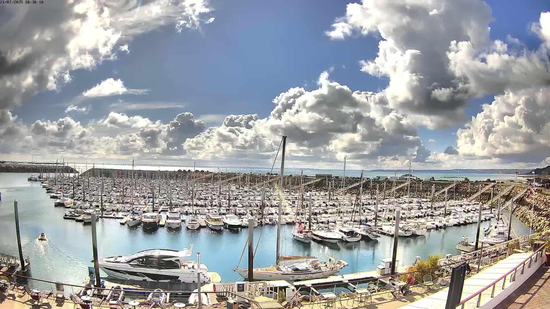 Saint-Quay-Portrieux Port & Marine Live Cam - Saint-Breiuc, Cotes-d'Armor, Bretagne, France