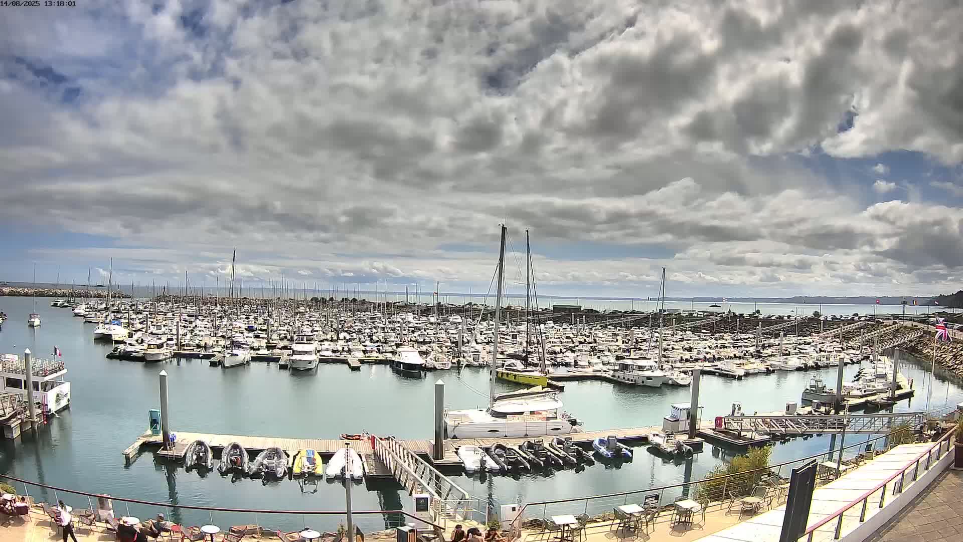 Saint-Quay-Portrieux Port & Marine Live Cam - Saint-Breiuc, Cotes-d'Armor, Bretagne, France