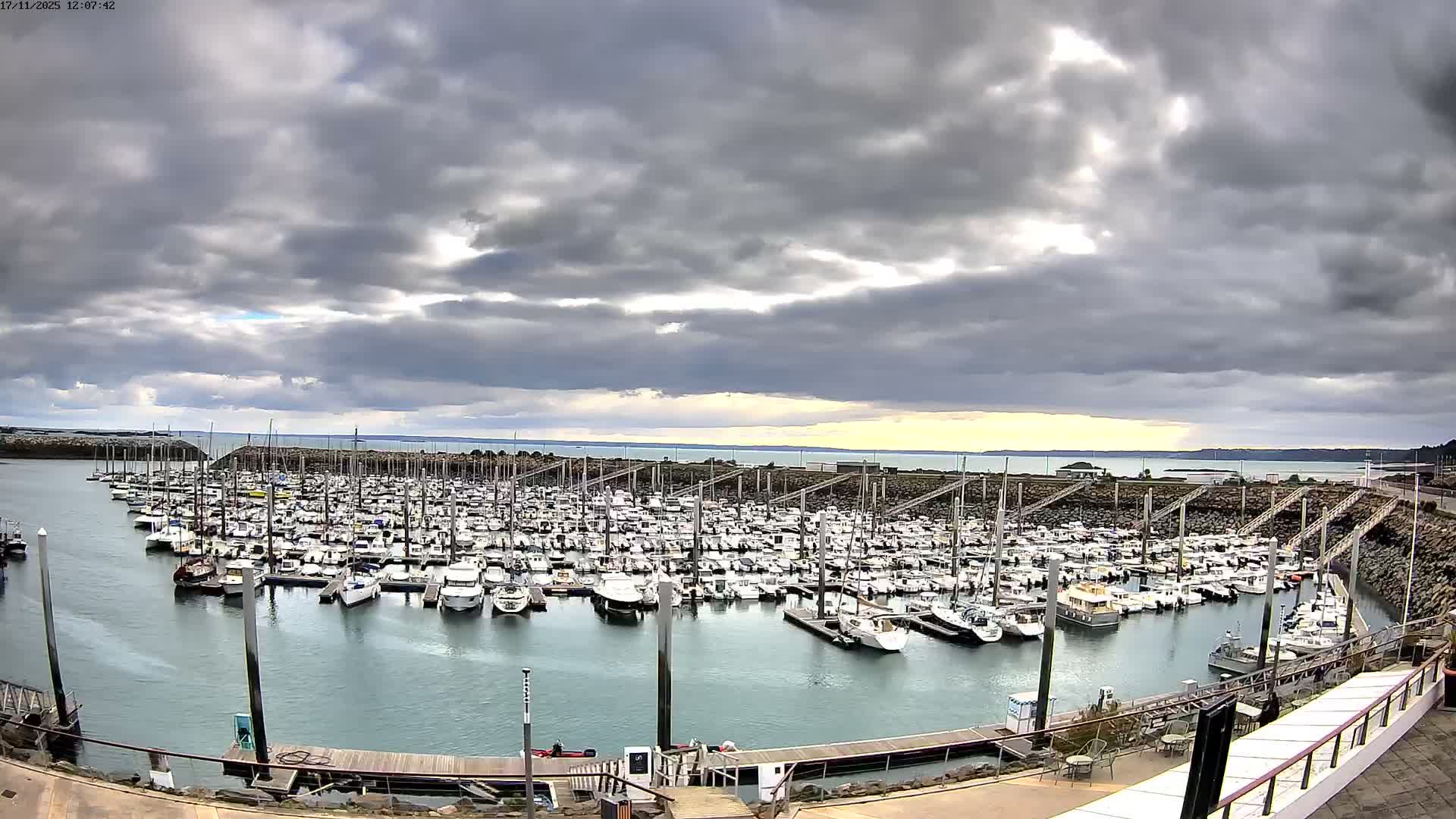 Saint-Quay-Portrieux Port & Marine Live Cam - Saint-Breiuc, Cotes-d'Armor, Bretagne, France