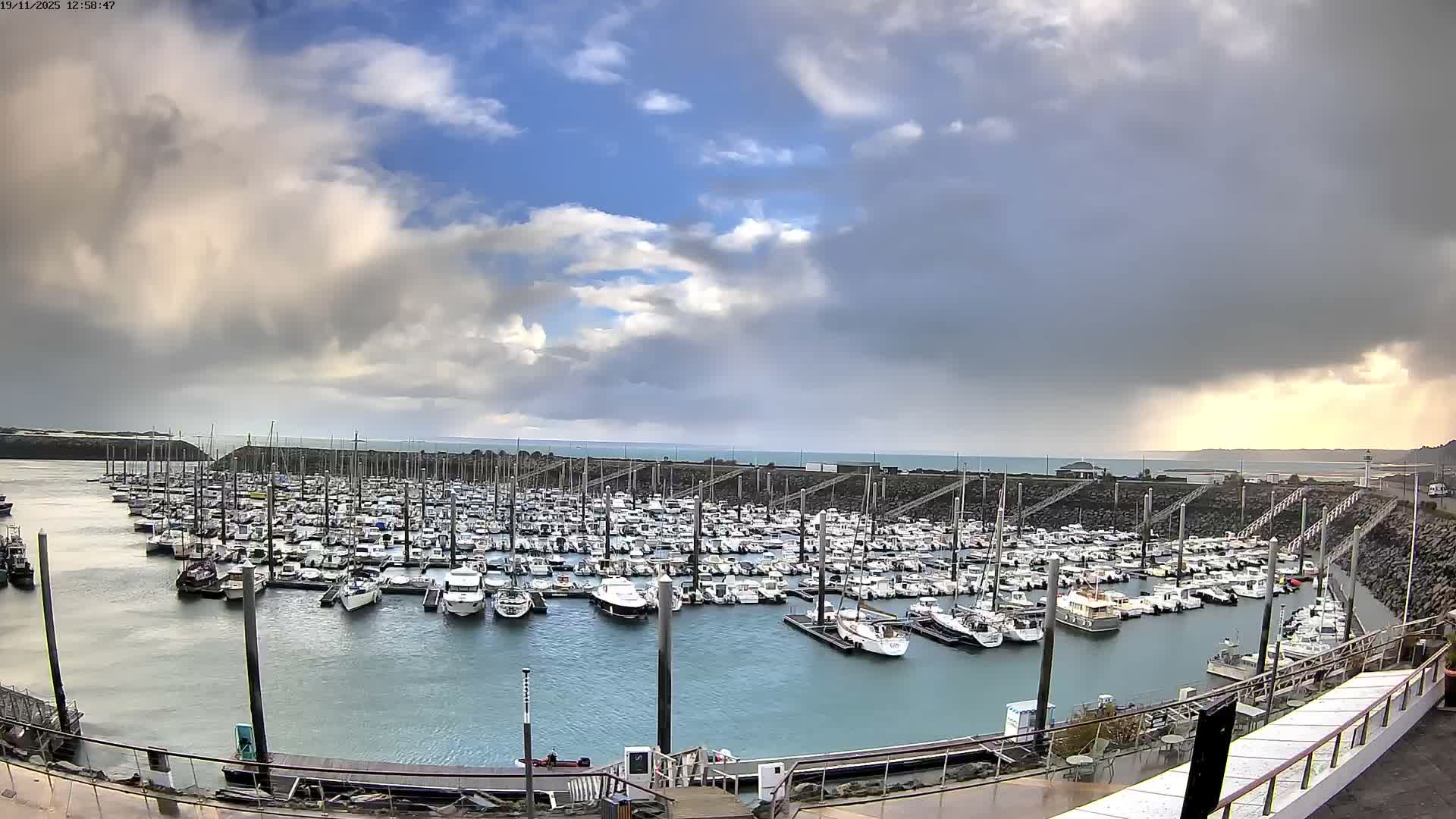Saint-Quay-Portrieux Port & Marine Live Cam - Saint-Breiuc, Cotes-d'Armor, Bretagne, France