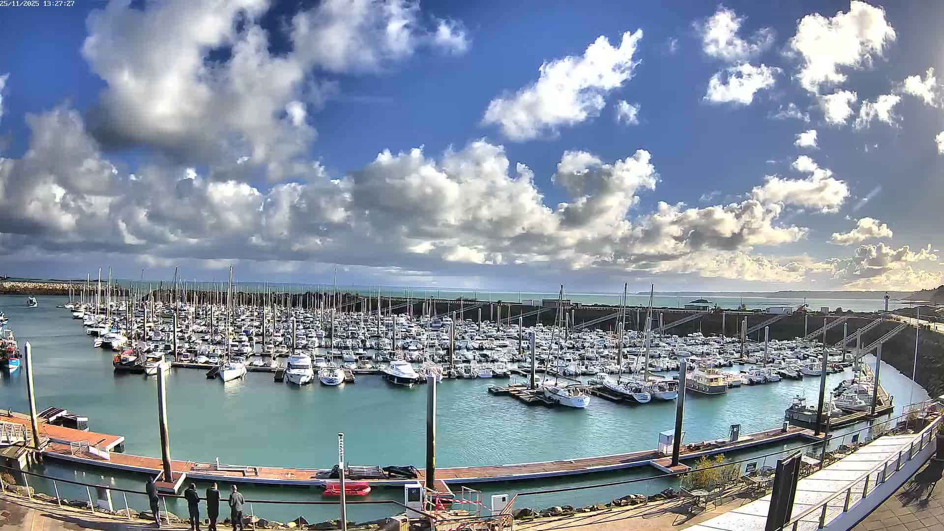 Saint-Quay-Portrieux Port & Marine Live Cam - Saint-Breiuc, Cotes-d'Armor, Bretagne, France
