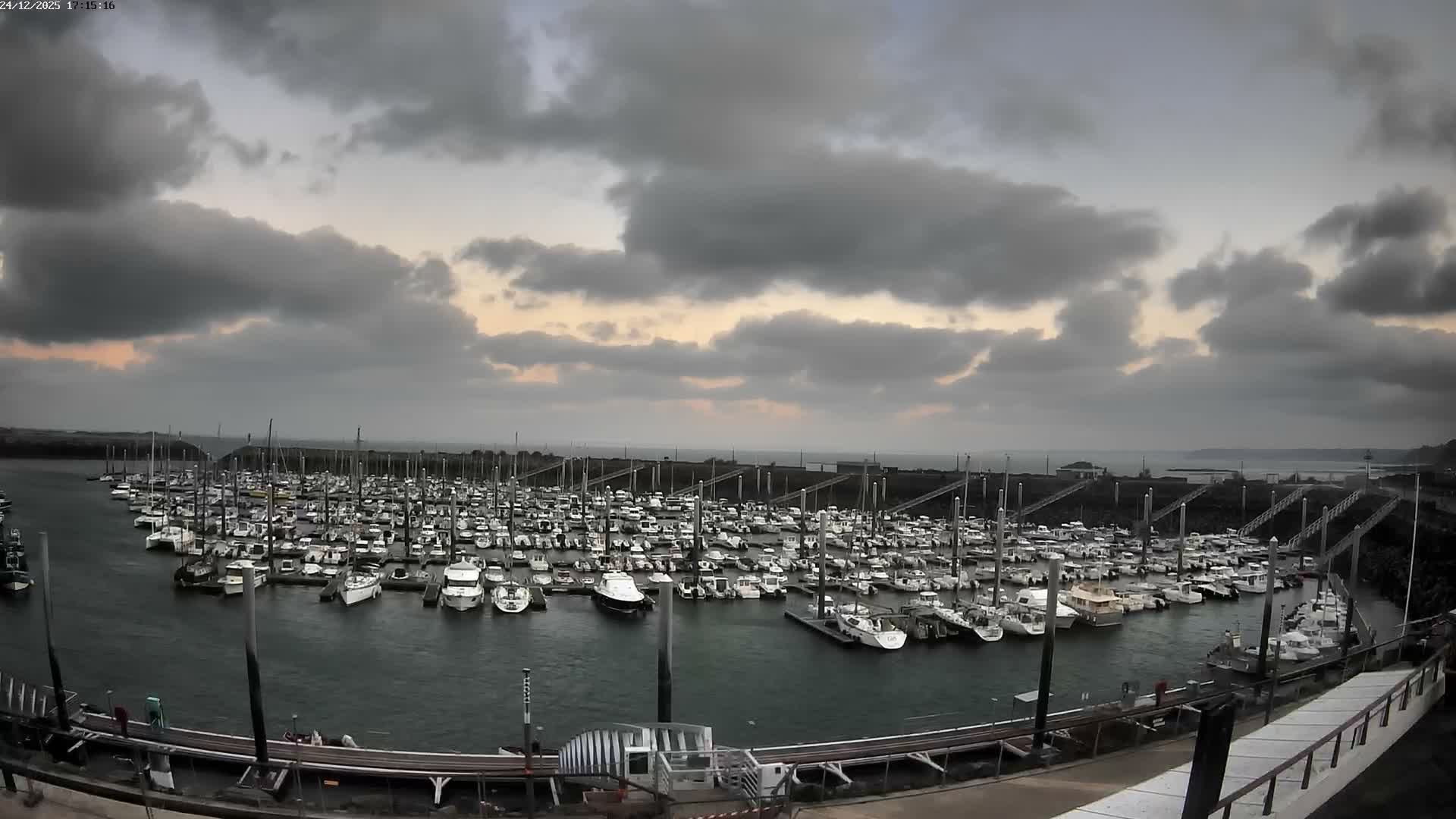 Saint-Quay-Portrieux Port & Marine Live Cam - Saint-Breiuc, Cotes-d'Armor, Bretagne, France