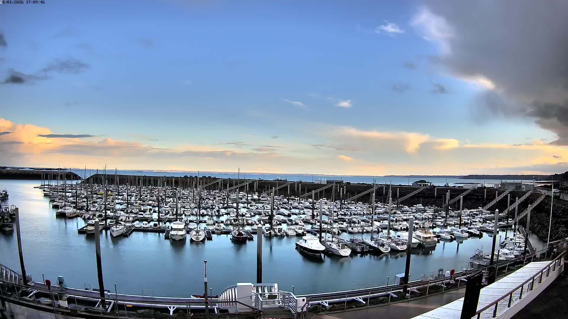 Saint-Quay-Portrieux Port & Marine Live Cam - Saint-Breiuc, Cotes-d'Armor, Bretagne, France