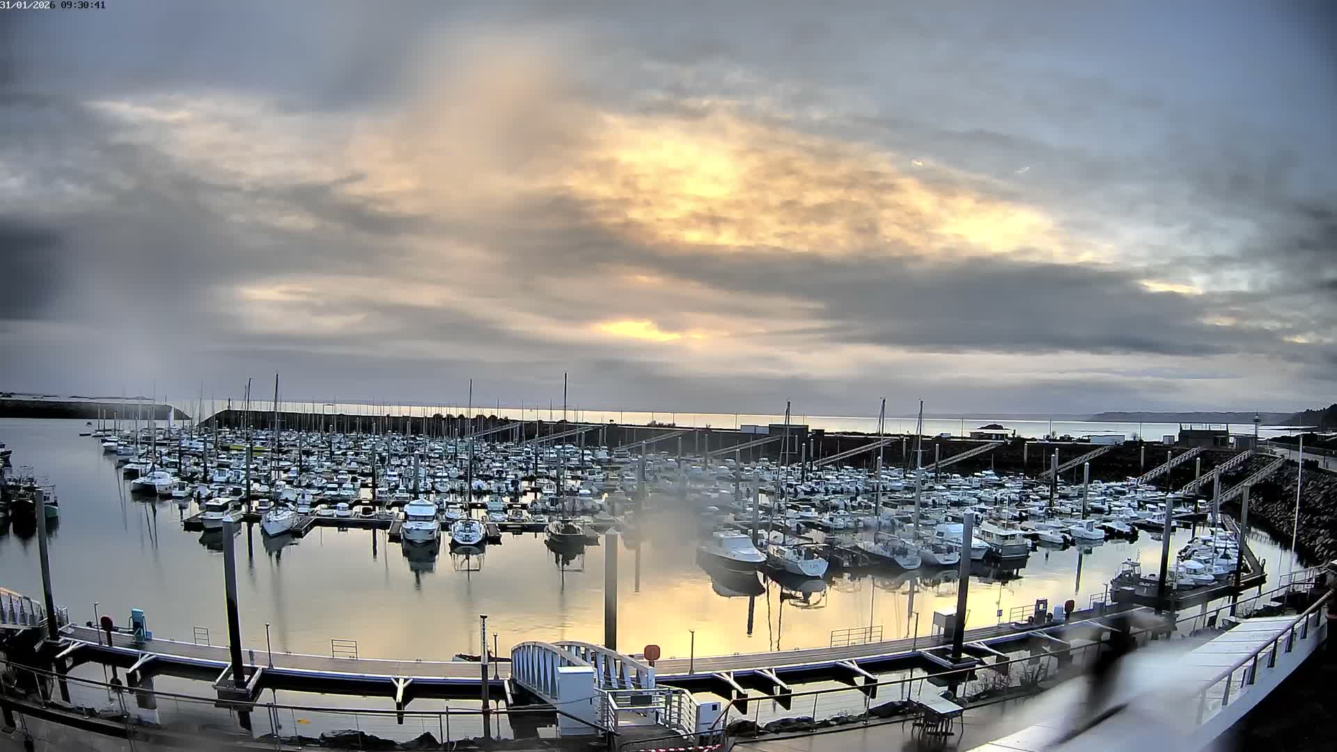 Saint-Quay-Portrieux Port & Marine Live Cam - Saint-Breiuc, Cotes-d'Armor, Bretagne, France