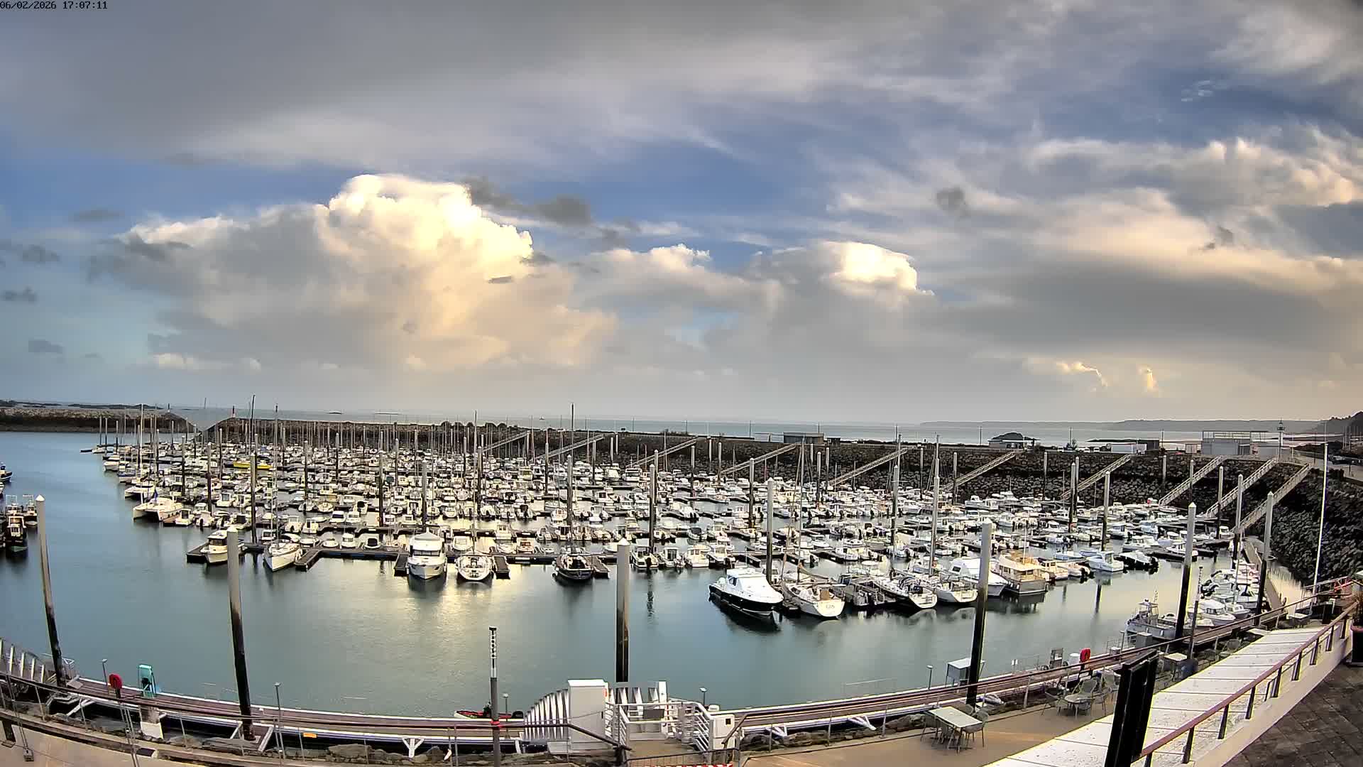 Saint-Quay-Portrieux Port & Marine Live Cam - Saint-Breiuc, Cotes-d'Armor, Bretagne, France