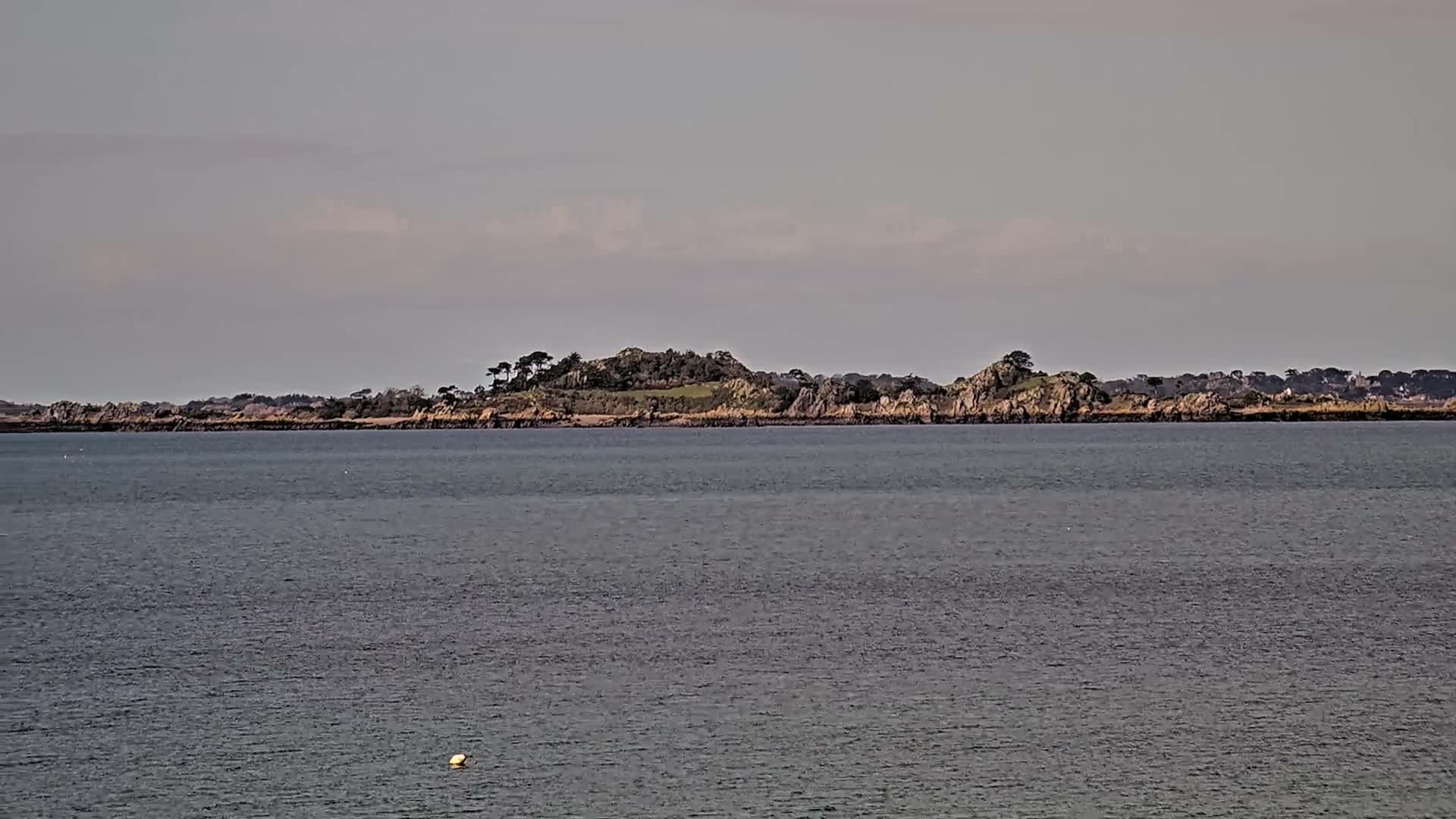 Plouezec Plage de Port Lazo Beach Live Cam - Guingamp, Côtes-d'Armor, Bretagne, France