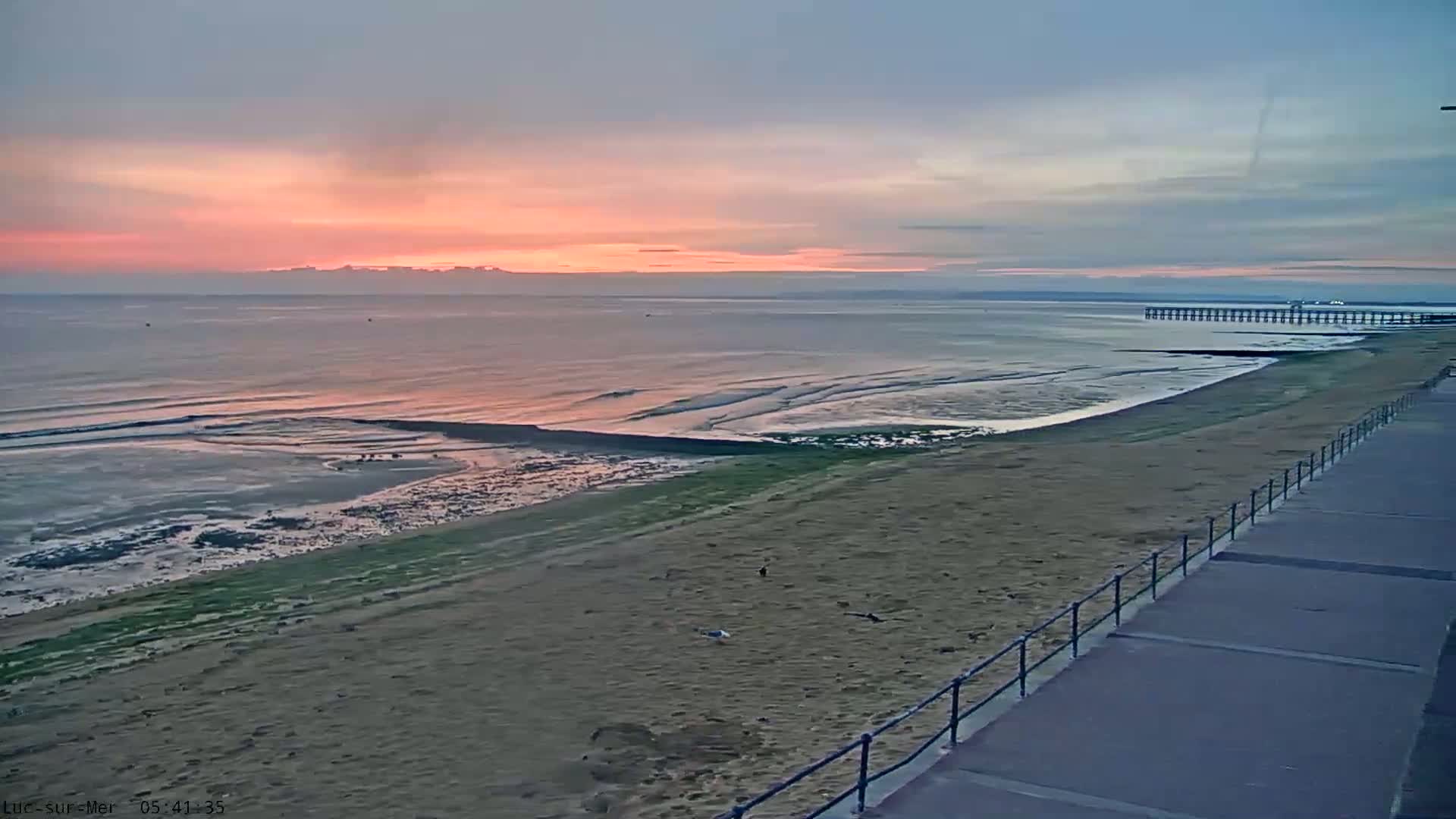 Plage de Luc-sur-Mer Beach Live Cam - Caen, Calvados, Normandie, France