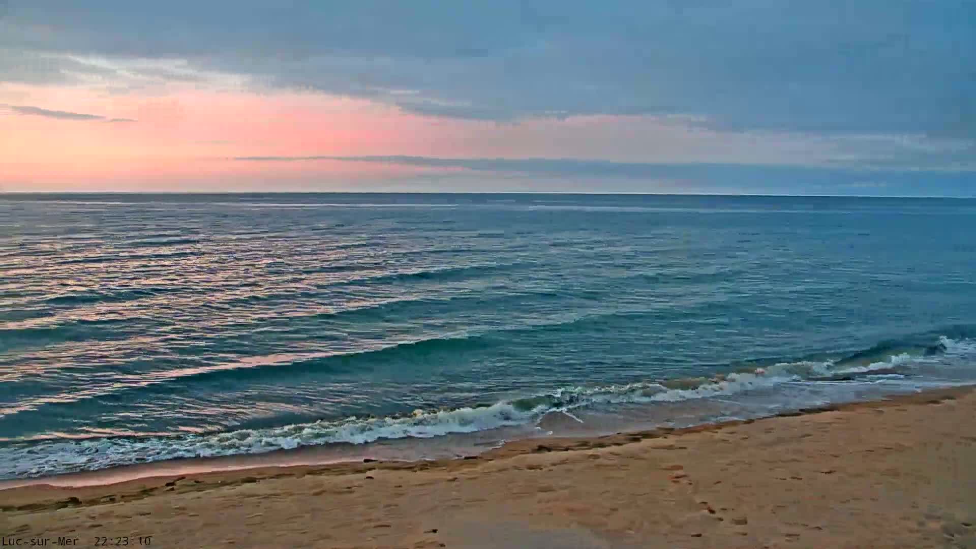 Plage de Luc-sur-Mer Beach Live Cam - Caen, Calvados, Normandie, France