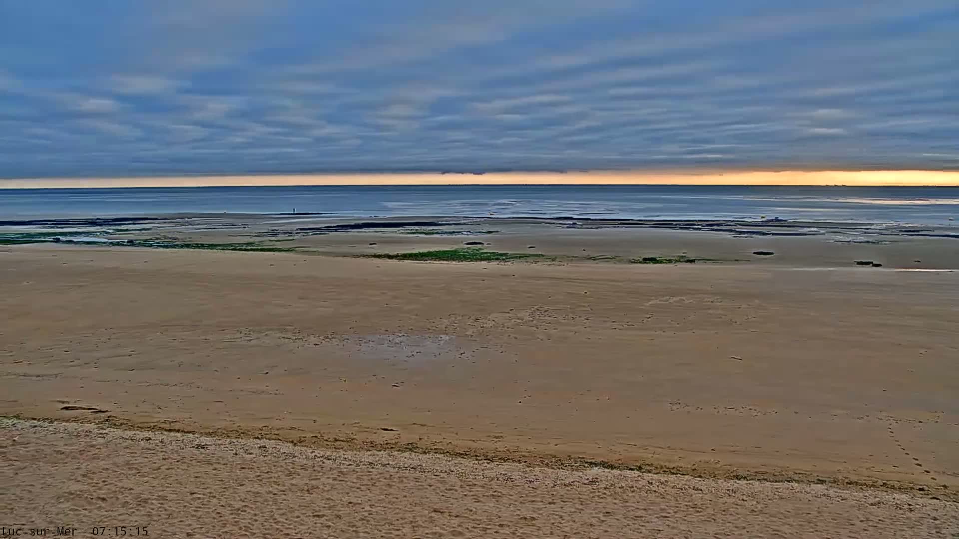 Plage de Luc-sur-Mer Beach Live Cam - Caen, Calvados, Normandie, France