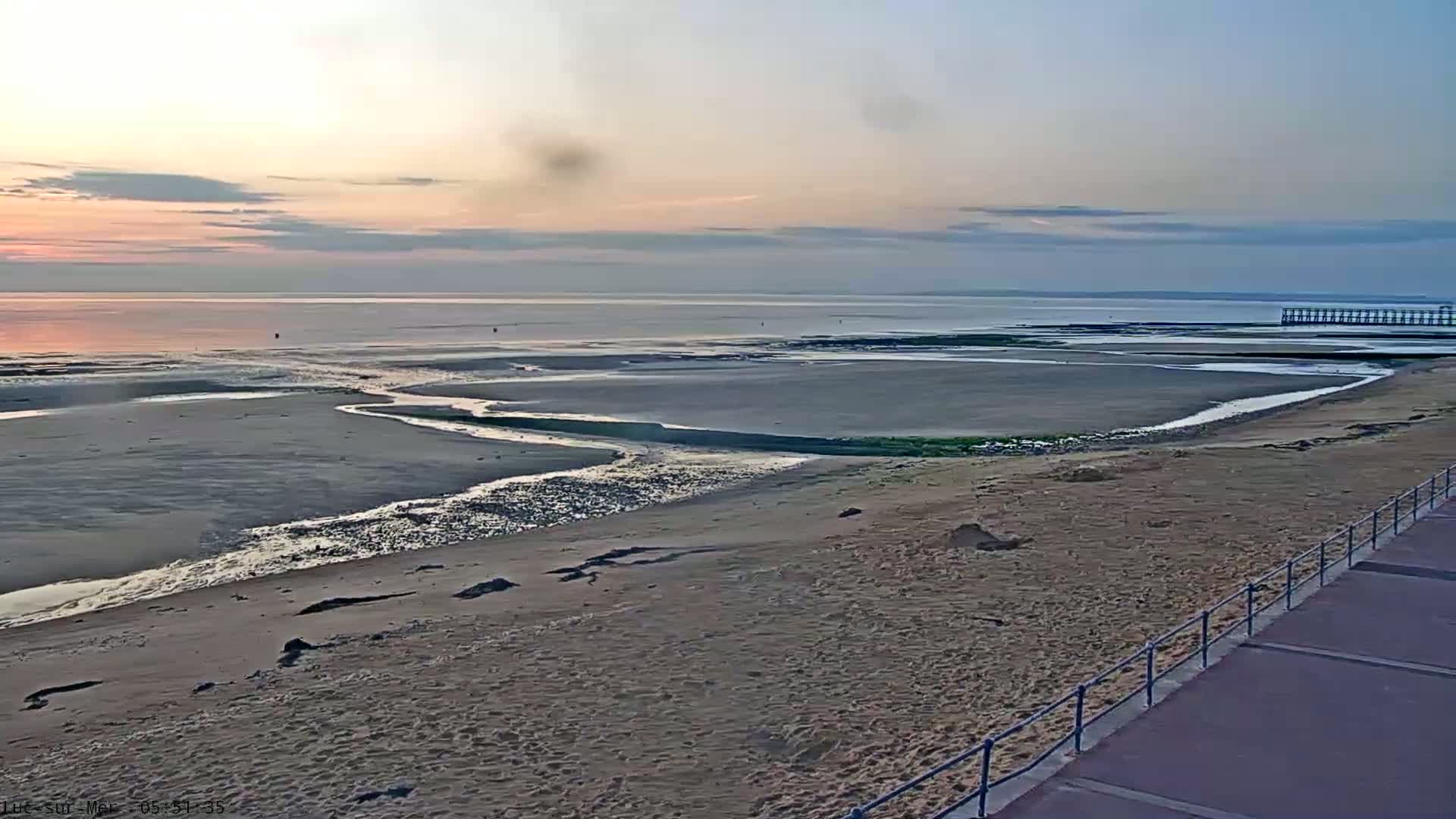 Plage de Luc-sur-Mer Beach Live Cam - Caen, Calvados, Normandie, France