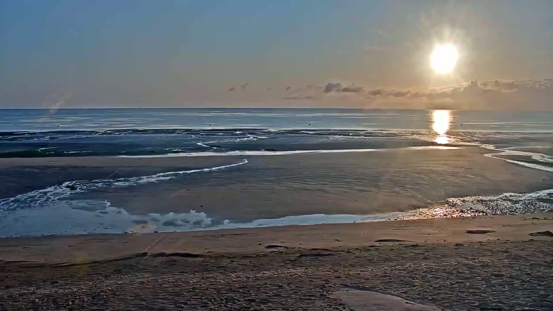 Plage de Luc-sur-Mer Beach Live Cam - Caen, Calvados, Normandie, France